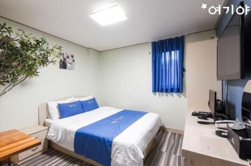 Peanut Hotel2