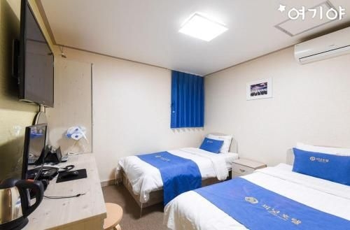 Peanut Hotel3