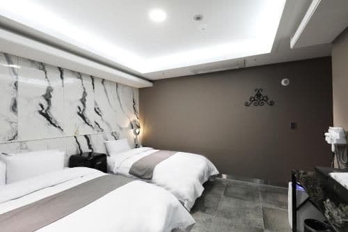 Double or Twin Room with Private External Bathroom