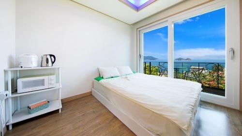 Yeosu Skypurple Pension3