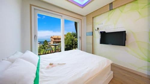Double Room with Balcony and Sea View
