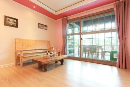 Deluxe One-Bedroom House with Mini Pool
