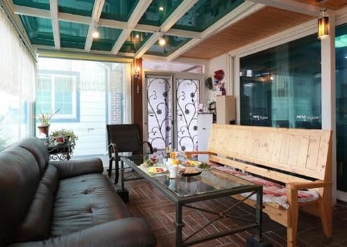 One-Bedroom Apartment with Pool