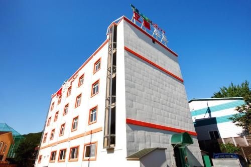 ทรอม โฮเต็ล แอนด์ คอนโด (Traum Hotel & Condo)0