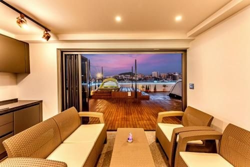 The Jade Hotel3