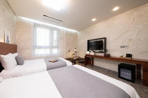 Superior Family Room