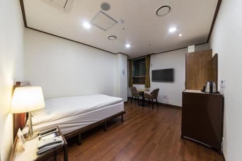 Deluxe Double Room with Sauna Access