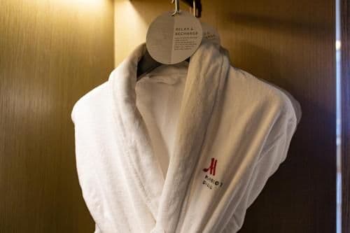Executive Suite with M Club lounge access, 1 King, Sofa bed