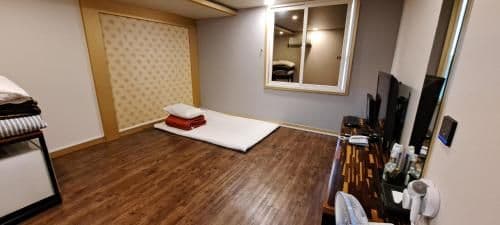 Queen Room