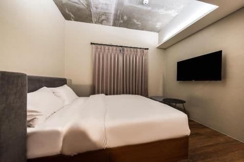 Standard Queen Room