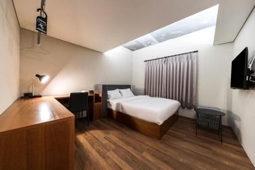 Standard Queen Room
