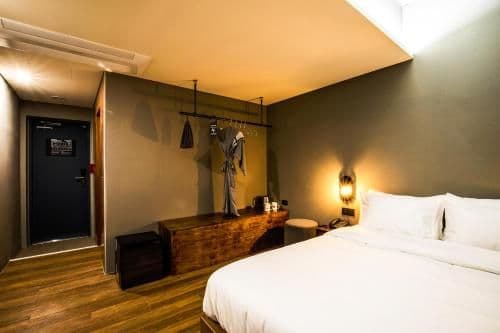 Standard Queen Room