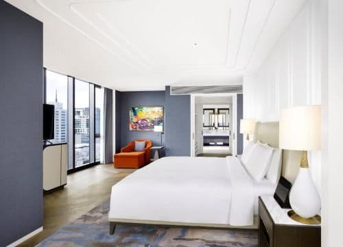 Opera Suite with Club Millésime Access, 1 King Size Bed, Lake View