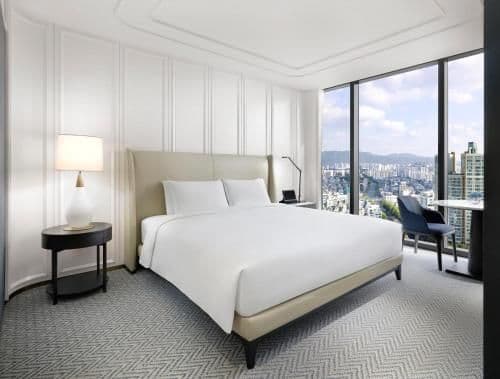 Prestige Suite with Club Millésime Access, 1 King Size Bed, Lake View