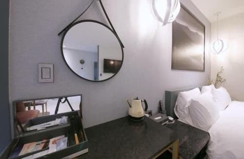 Suite with Mountain View