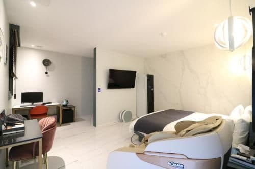 Suite with Mountain View