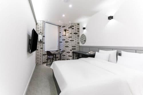 Special Offer - Superior Double Room with Late Check-out 3PM + Breakfast for 2