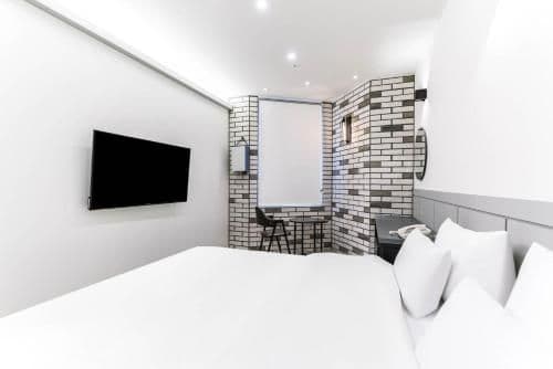 Special Offer - Superior Double Room with Late Check-out 3PM + Breakfast for 2