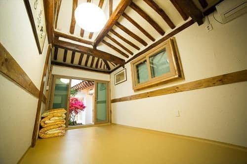 Korean-Style Family Room