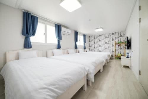 Deluxe Family Room