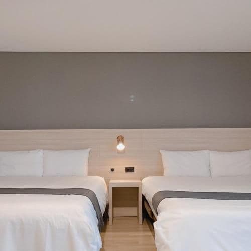 Large Family Quadruple Room with Partial Lake View