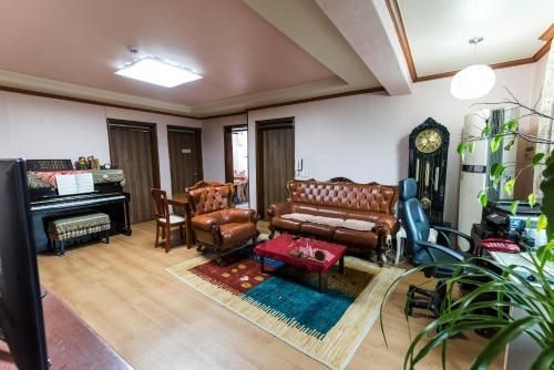 Riverside Guesthouse1