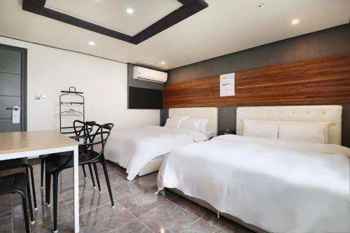โรงแรมดอน (Hotel Don)2