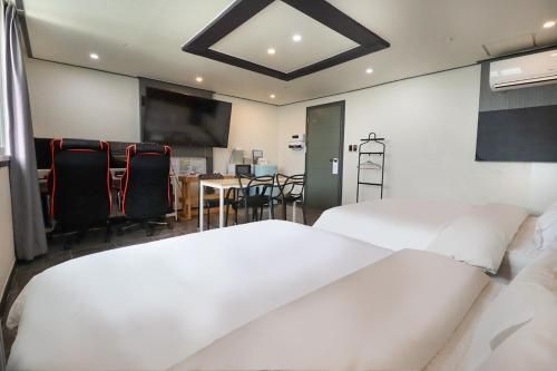โรงแรมดอน (Hotel Don)3
