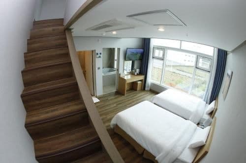 Deluxe Family Room