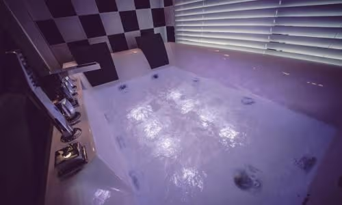 Studio with Spa Bath