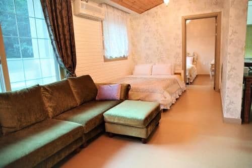 Studio (6 Adults)