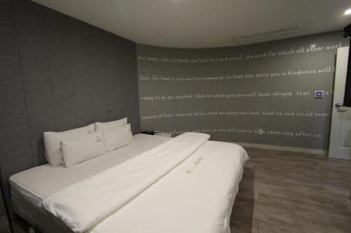 Standard King Room
