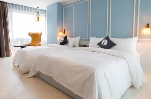Premier Twin Room with 20% beverage Coupon at Dessert 39 Cafe (2nd Floor)