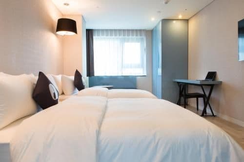 Premier Twin Room with 20% beverage Coupon at Dessert 39 Cafe (2nd Floor)