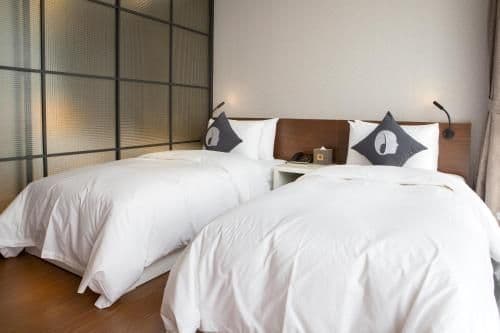 Business Twin Room with 20% beverage Coupon at Dessert 39 Cafe (2nd Floor)