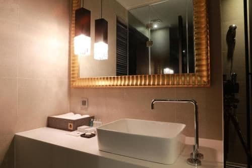Premier Double Room with 20% beverage Coupon at Dessert 39 Cafe (2nd Floor)