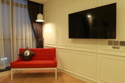 Deluxe Double Room with 20% beverage Coupon at Dessert 39 Cafe (2nd Floor)