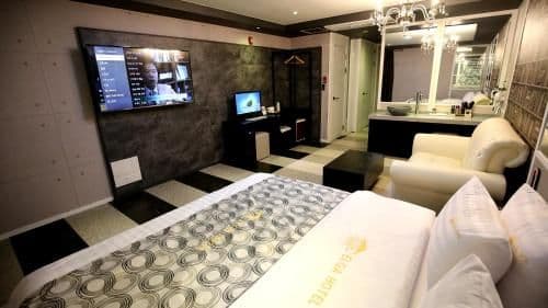 Large Double Room