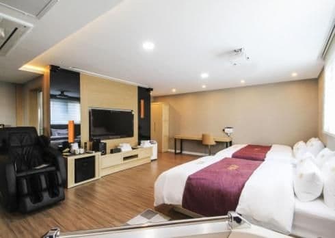 Suite with Private Pool