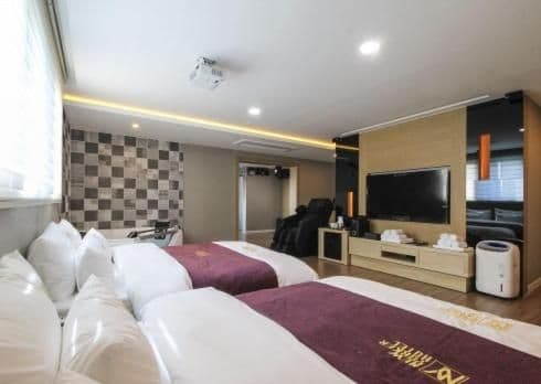Suite with Private Pool
