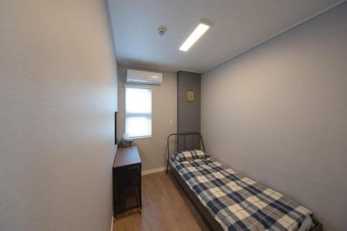Single Room with Shared Bathroom