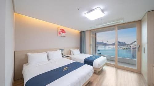 Deluxe Twin Room with Sea View