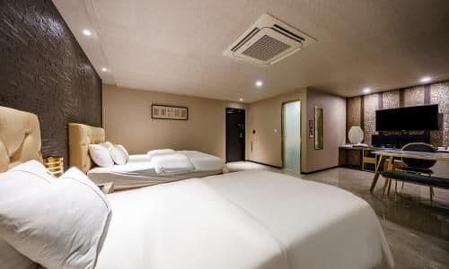 Deluxe Suite