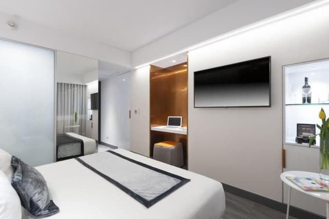 SINGLE SUPERIOR KING BED