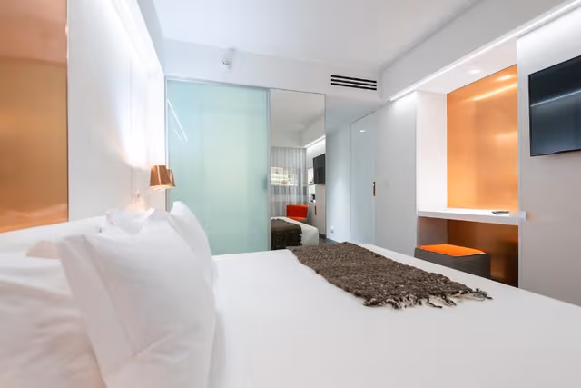 DOUBLE QUEEN SIZE BED