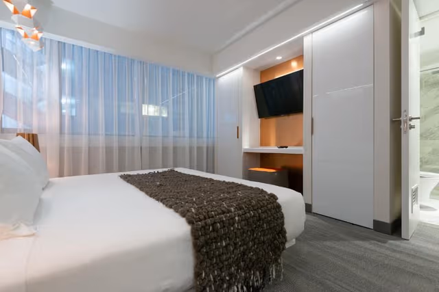 SINGLE SUPERIOR KING BED