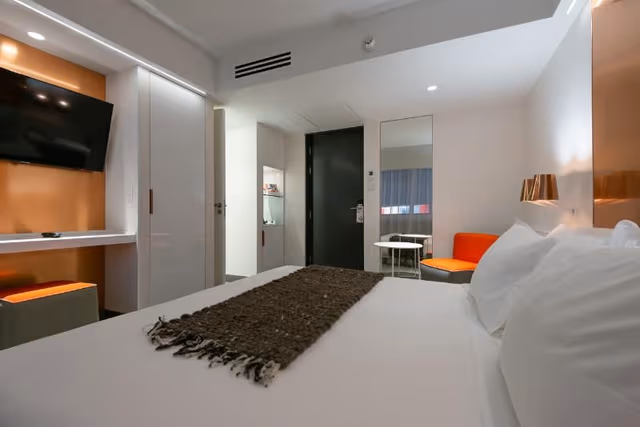 SINGLE SUPERIOR KING BED