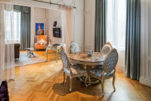 SO VIP King Room with Living Room