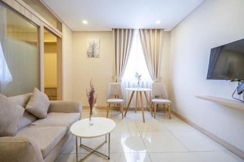 Deluxe Apartment with Window