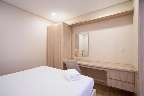 Deluxe Apartment with Window